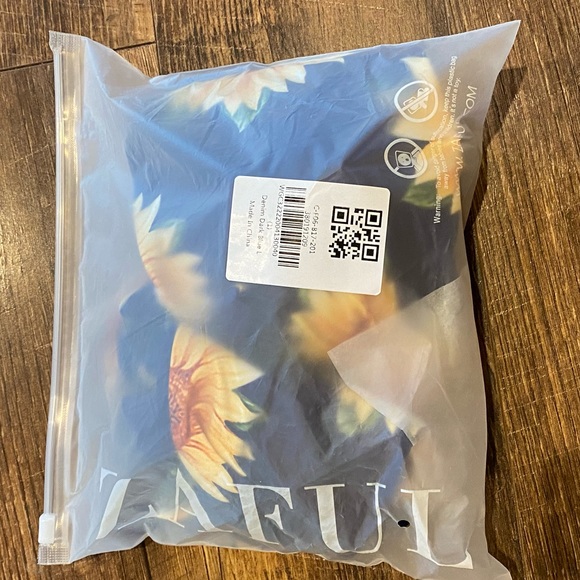 Bikini - Picture 7 of 9